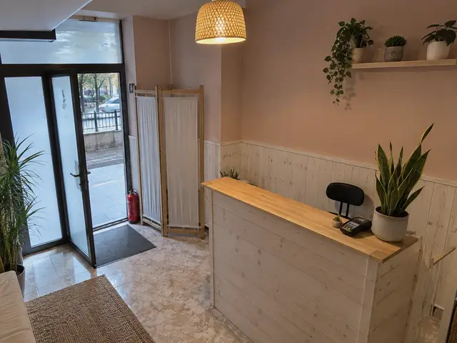 Aydınlık giriş ve karşılama bankosu — Samatya, Masaj Salonun